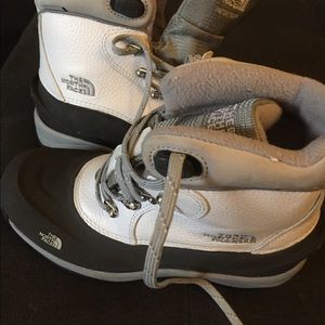 North face snow boots size 6.5 women’s